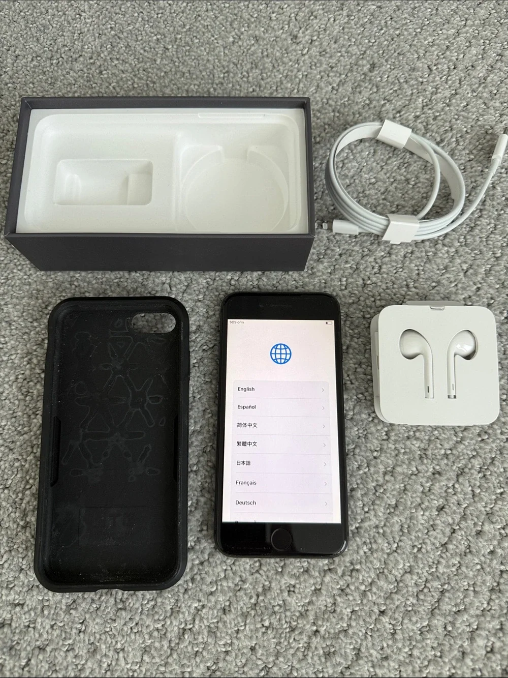 Apple iPhone 8 -256GB Grey with White Lightning Cable and EarPods